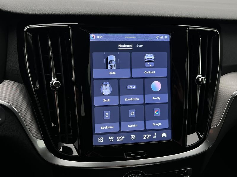 Volvo V60 B4 DARK PLUS 1. maj. - fotka 34 z 41