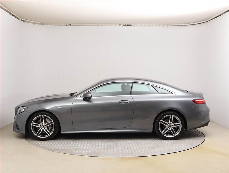 Mercedes-Benz Třídy E (2018) AMG Paket E 200 - fotka 3 z 26