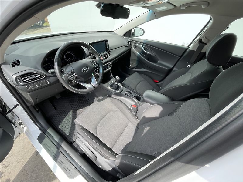 Hyundai i30 1,5 T-GDI Combi Smart PDC - fotka 5 z 23