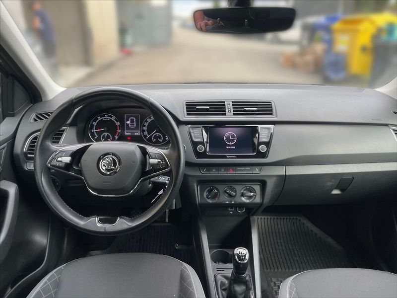 Škoda Fabia 1,0 TSI 70 Ambition - fotka 9 z 11