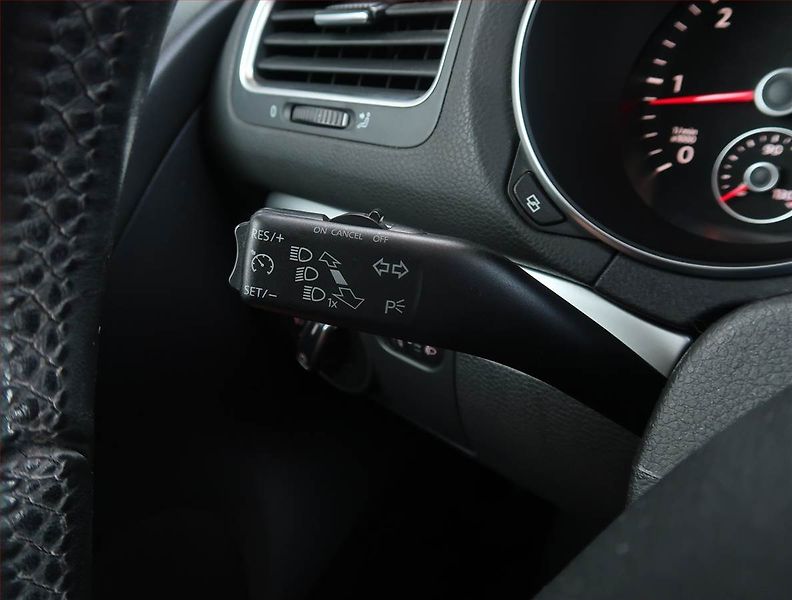 Volkswagen Golf (2012) R-Line 1.6 TDI, Tempomat - fotka 16 z 19