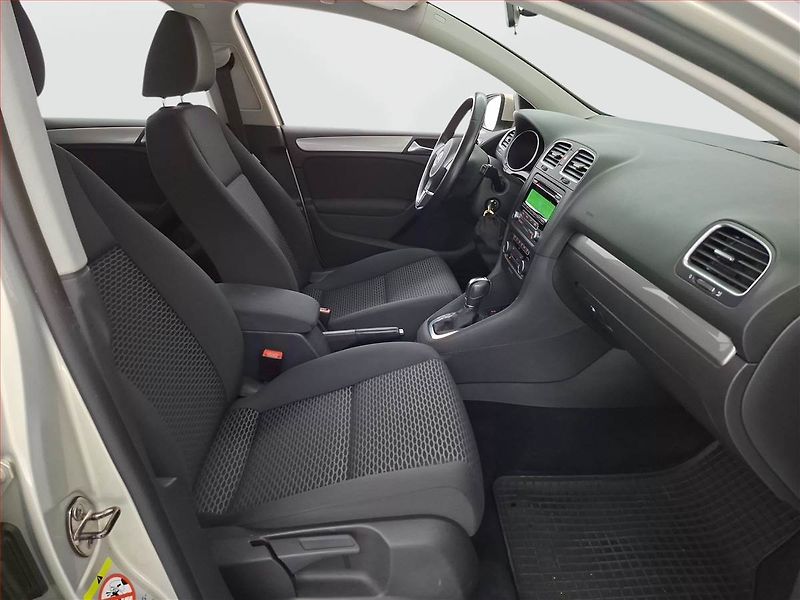 Volkswagen Golf (2011) 1.2 TSI, Automat, Tempomat - fotka 9 z 17