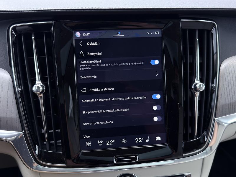 Volvo V90 T8 AWD ULTRA *VZDUCH* + kola - fotka 48 z 60