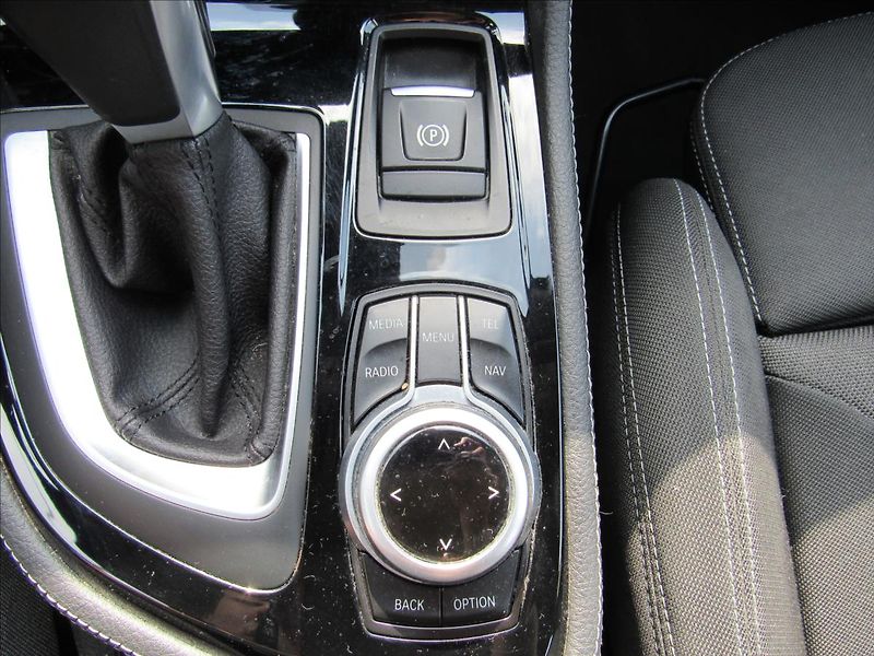 BMW Řada 2 2,0 d 218 Gran Tourer 110 KW - fotka 21 z 36