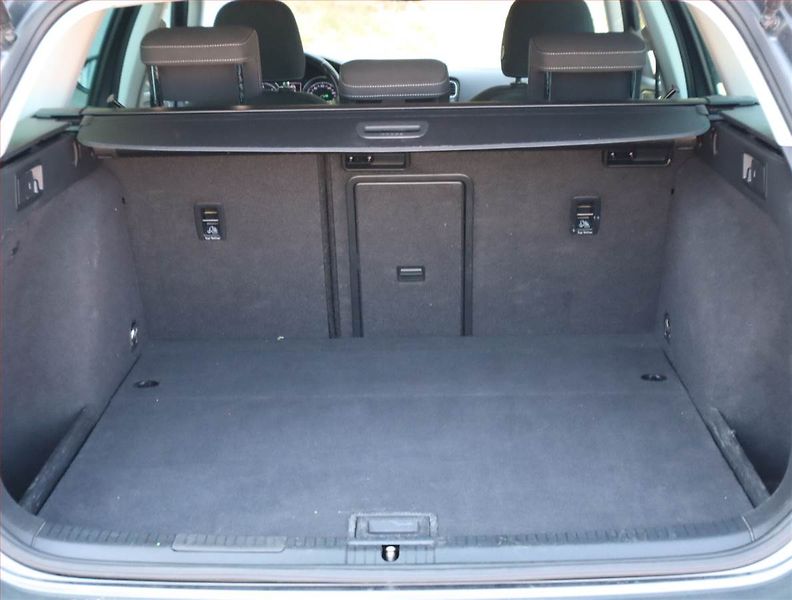Volkswagen Golf (2019) Highline 2.0 TDI, 4X4 - fotka 13 z 18