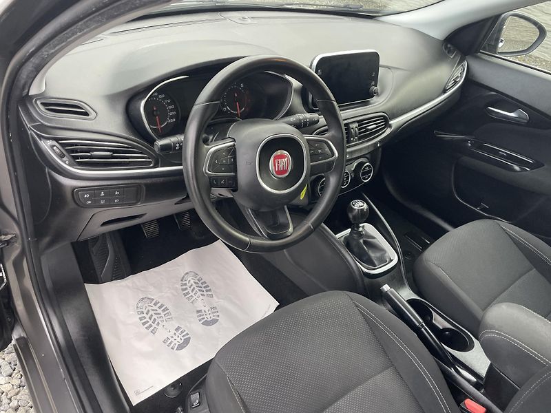 Fiat Tipo 1.4Ti-JET 120PS LPG LOUNGE TOP - fotka 108 z 187