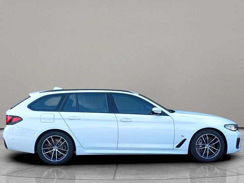 BMW Řada 5 530d Touring xDrive M-paket - fotka 3 z 26