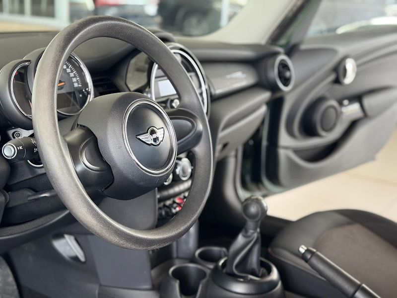 Mini Cooper 1,5T 100kW*VyhřívanáSedadla - fotka 12 z 29