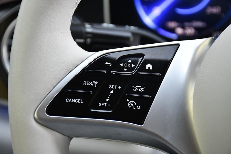 Mercedes-Benz EQE 350 4MATIC 4L-ZÁRUKA  - fotka 29 z 58