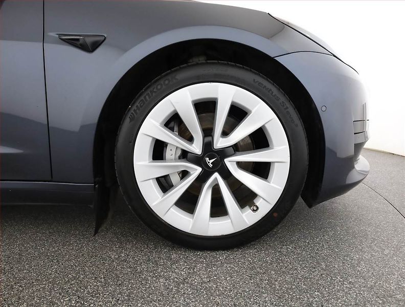 Tesla Model 3 (2021) Std Range Plus 52kWh, SoH 85% - fotka 19 z 21