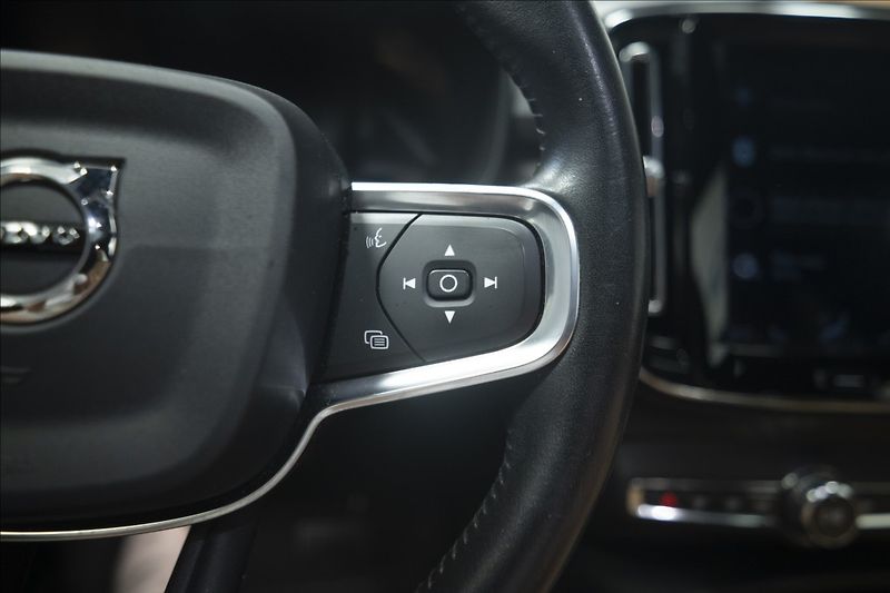 Volvo XC40 2,0 D4 AWD NAVI KAMERA TAŽNÉ - fotka 22 z 46
