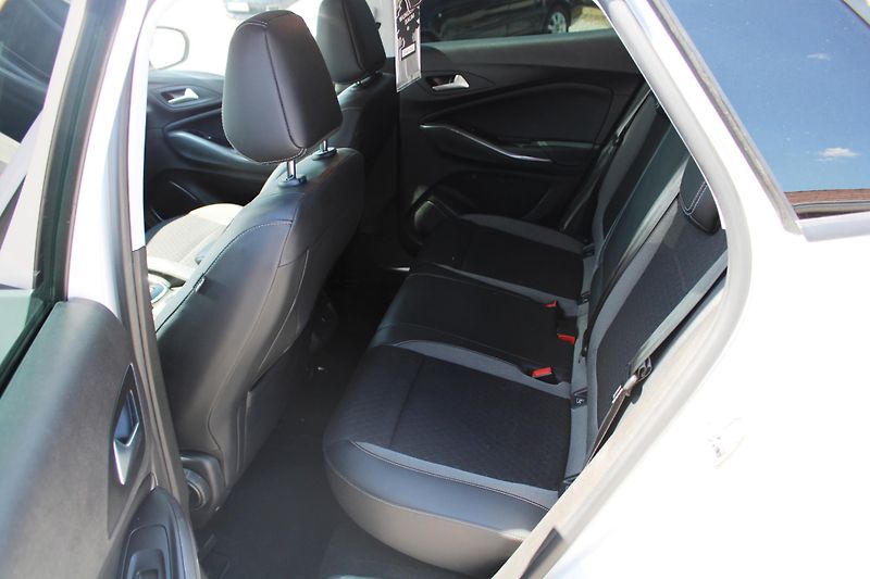 Opel Grandland X (2019) 1,5CDTI KLIMA NAVI EL.OKNA ALU - fotka 10 z 16