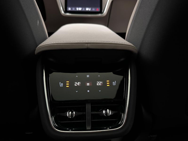 Volvo EX90 (2026) PURE ELECTRIC TWIN ULTRA 7míst - fotka 24 z 27