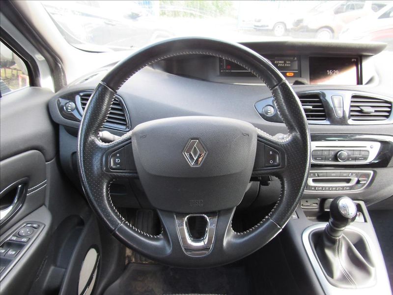 Renault Grand Scénic 2,0 dCi 118kW 1.majitel 7 míst - fotka 13 z 33