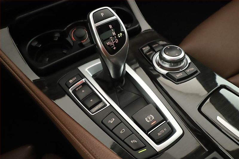 BMW Řada 5 (2012) 530d xDrive, 4X4, Automat - fotka 18 z 20