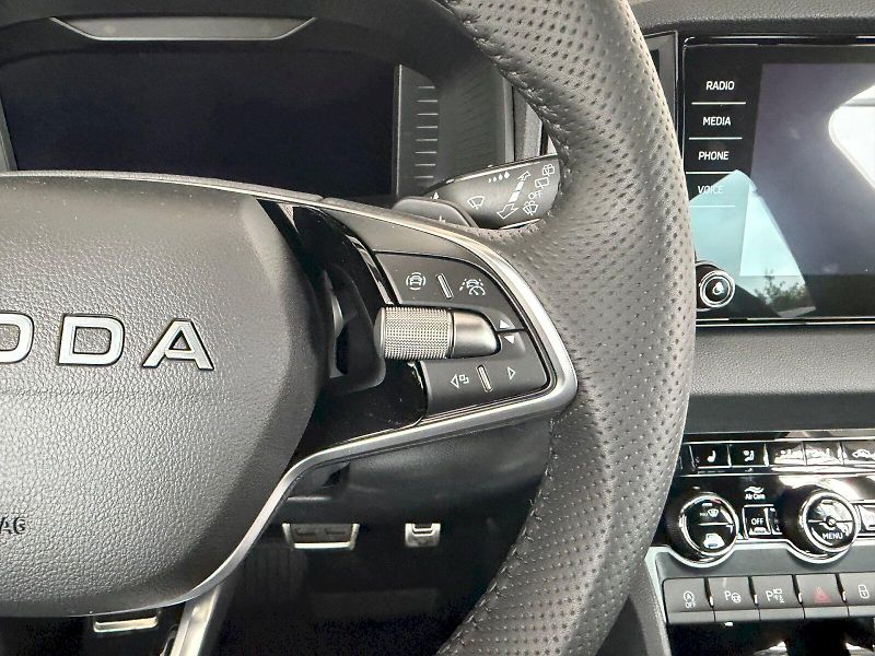 Škoda Karoq (2025) Sportline 1.5 TSI / 110 kW DSG - fotka 12 z 31