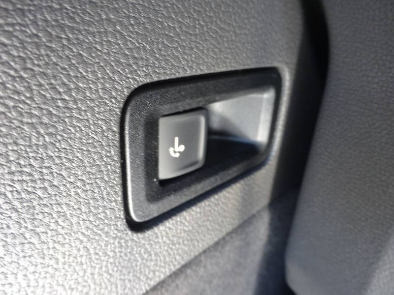 Volkswagen Multivan (2026) Life 2,0 TDI - fotka 18 z 28