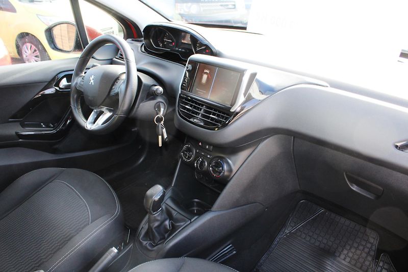 Peugeot 208 (2018) 1,2i KLIMA EL.OKNA TEMPOMAT  - fotka 14 z 20