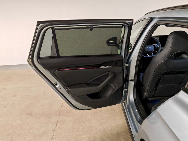 Škoda Superb (2025) Combi 2.0 TSI 195 kW DSG 4x4 S - fotka 27 z 36