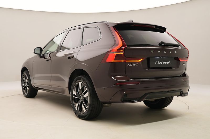 Volvo XC60 B5 AWD PLUS DARK AUT CZ 1.maj. - fotka 11 z 57