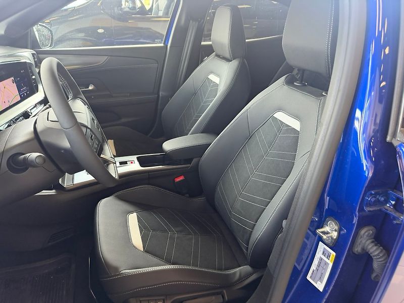 Opel Mokka GS Hybrid 1.2T 107kW eDCT6 - fotka 16 z 25