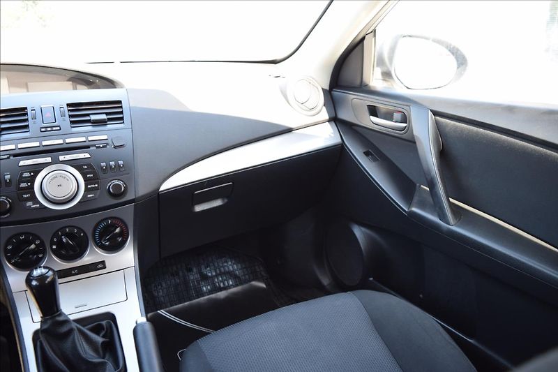 Mazda 3 1,6 I 77KW KLIMA NOVÁ STK - fotka 31 z 47