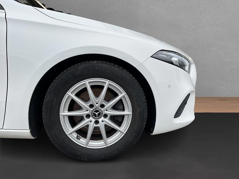 Mercedes-Benz Třídy A 200 sedan - fotka 9 z 21