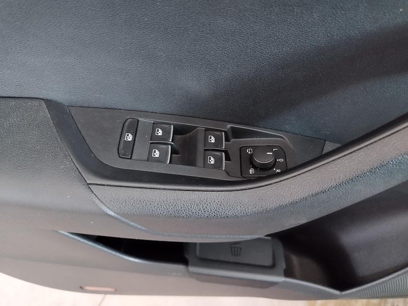 Škoda Karoq (2017) 1,0TSI,85KW,FULL,LED,ALU,KŮŽE - fotka 21 z 34