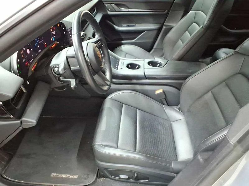 Porsche Taycan Cross Turisno 4 93kWH - fotka 9 z 14