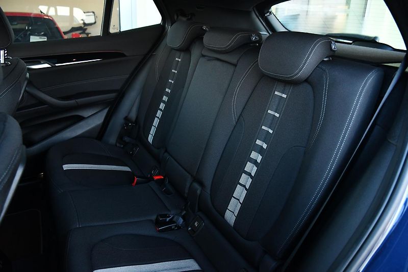 BMW X2 xDrive20d TAŽNÉ ČR PANO 1M HUD - fotka 20 z 38