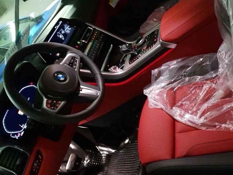 BMW M850i.