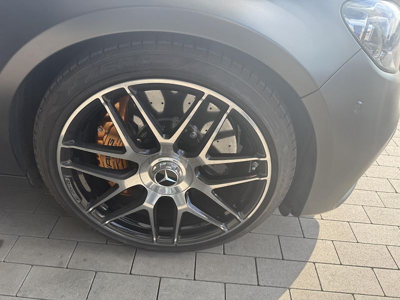 Mercedes-Benz Třídy E (2023) E 63 S AMG 4M+ sedan - fotka 25 z 51