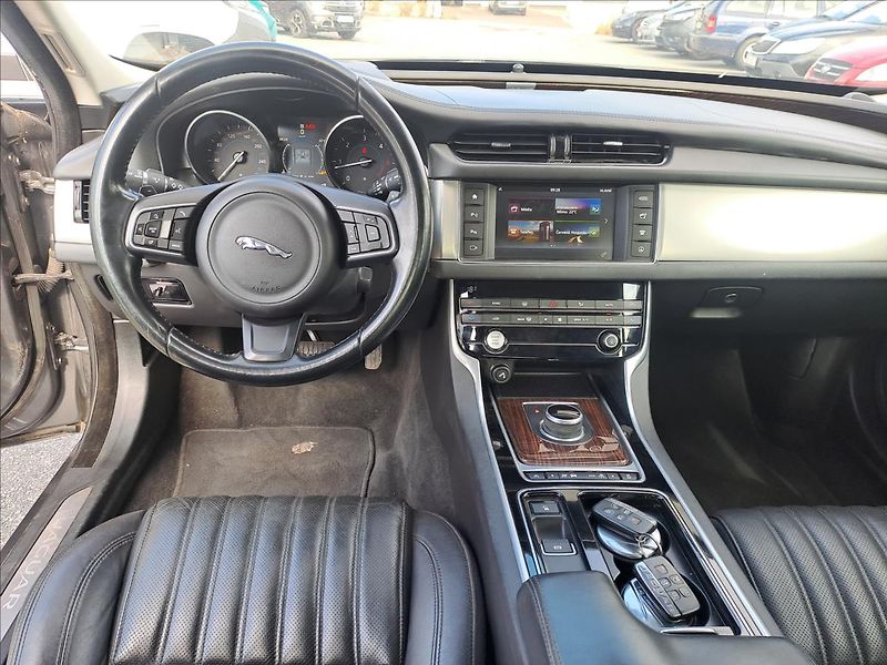 Jaguar XF 2,0 d 132 kW AUT,NAVI,KAMERA - fotka 10 z 21