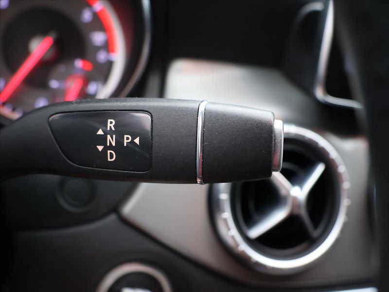 Mercedes-Benz CLA 2,1 220d Aut. 130kW AMG Line - fotka 16 z 26