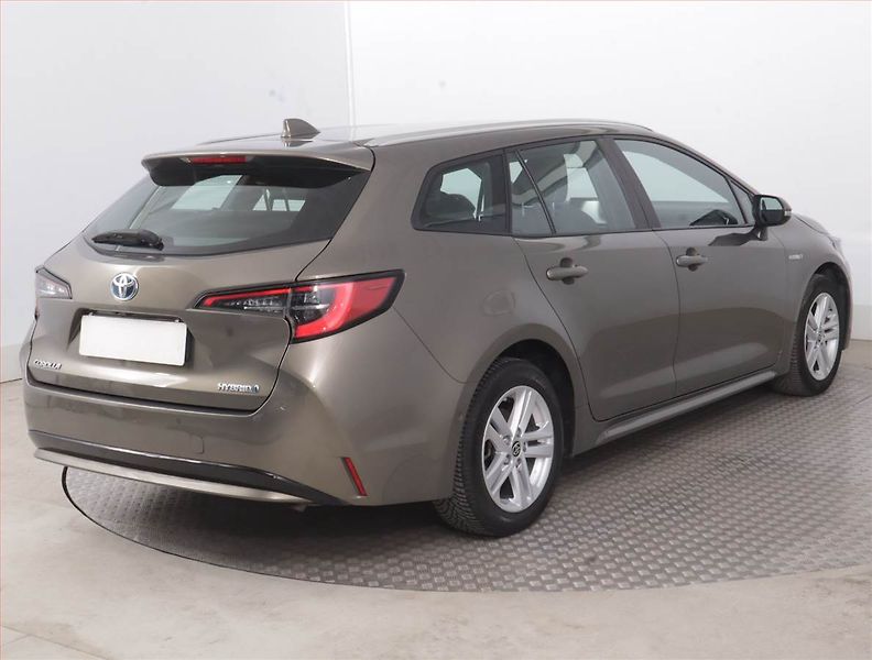 Toyota Corolla (2022) 1.8 Hybrid - fotka 5 z 16