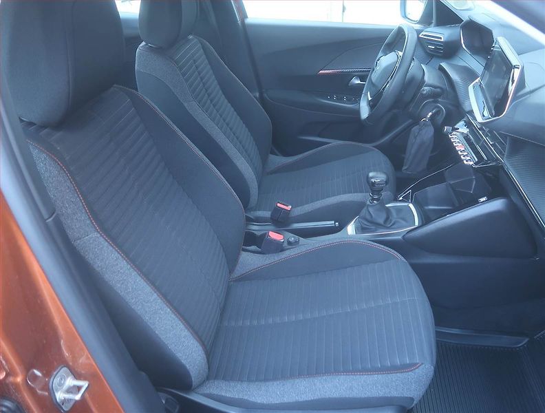 Peugeot 2008 (2022) Active 1.2 PureTech - fotka 9 z 15