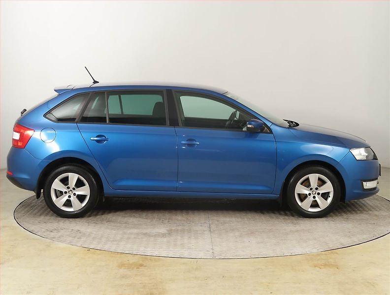 Škoda Rapid (2015) Spaceback 1.2 TSI, Serv.kniha - fotka 6 z 16