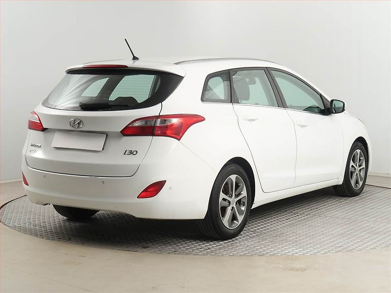 Hyundai i30 (2015) Weekend 1.6 CRDi, ČR,1.maj - fotka 5 z 16