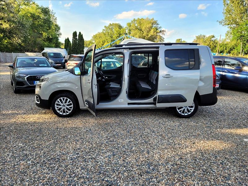 Citroën Berlingo 1,5 HDI,XL,7míst,navi,tažné - fotka 19 z 49