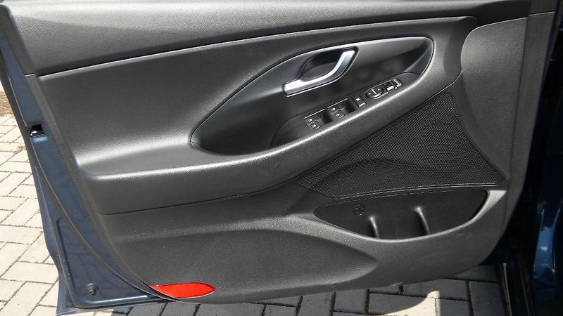 Hyundai i30 1.0 T-GDI Start Plus kombi - fotka 8 z 23