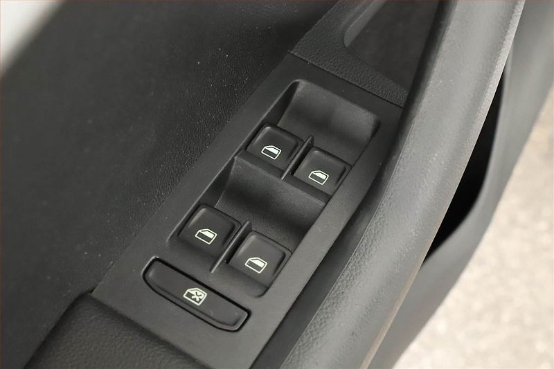 Škoda Octavia (2014) Ambition 1.6 TDI, Serv.kniha - fotka 13 z 13