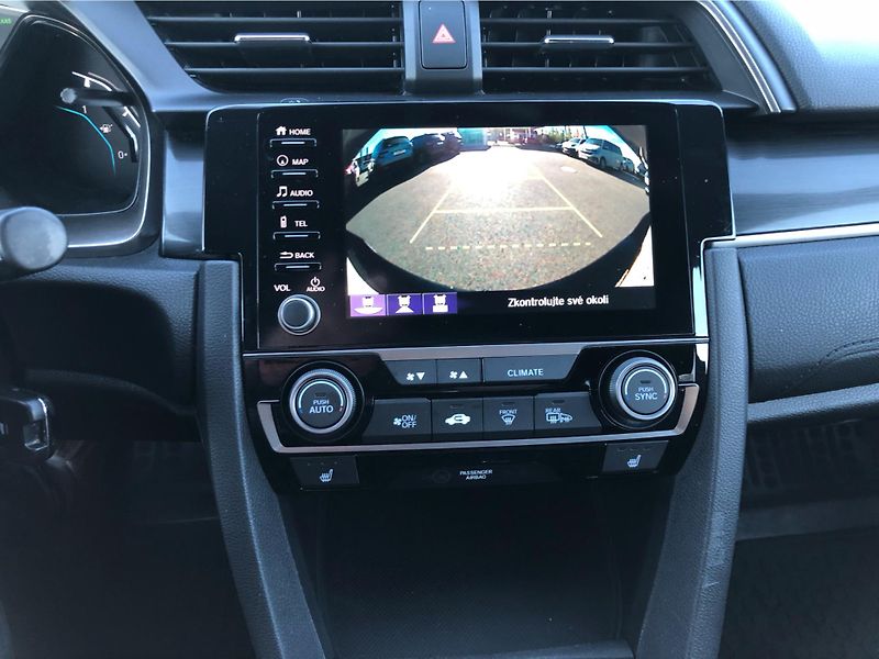Honda Civic 1.0 VTEC Elegance - fotka 20 z 28