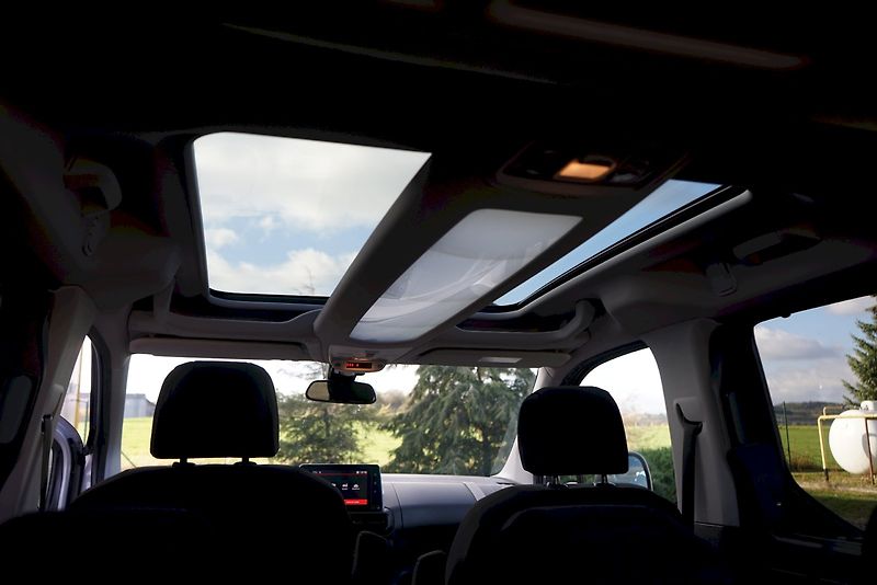 Citroën Berlingo (2019) BlueHDi 130 S&S Shine - Webast - fotka 23 z 30