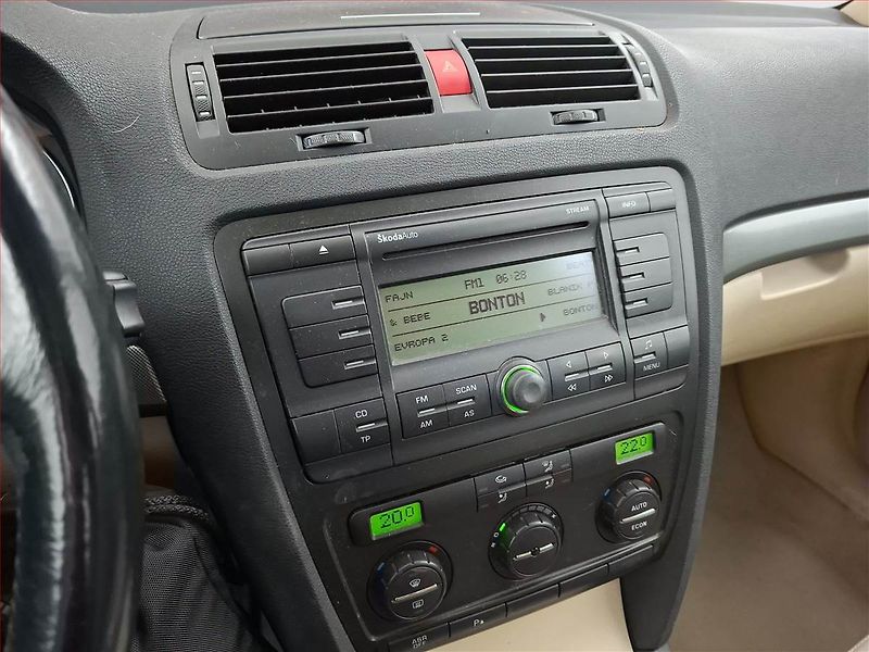 Škoda Octavia (2006) 1.9 TDI, Tempomat - fotka 12 z 13