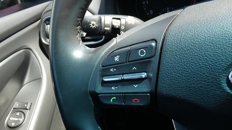 Hyundai i30 Kombi 1,0 T-GDI Trikolor - fotka 11 z 22
