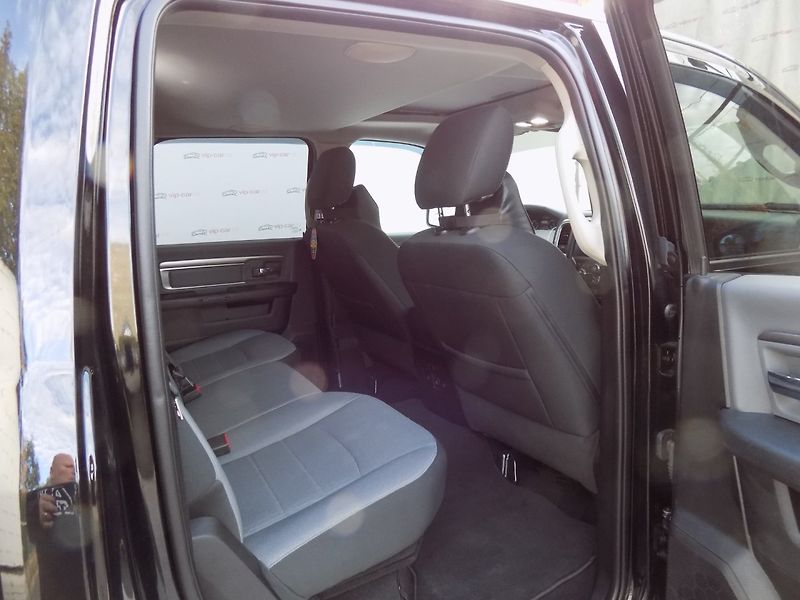 Dodge RAM 1500 (2022) 5.7 HEMI/CREW CAB/ČR/DPH/LED/ - fotka 19 z 40