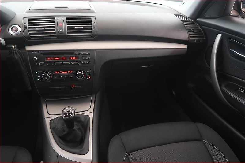 BMW Řada 1 (2011) 116d - fotka 8 z 14