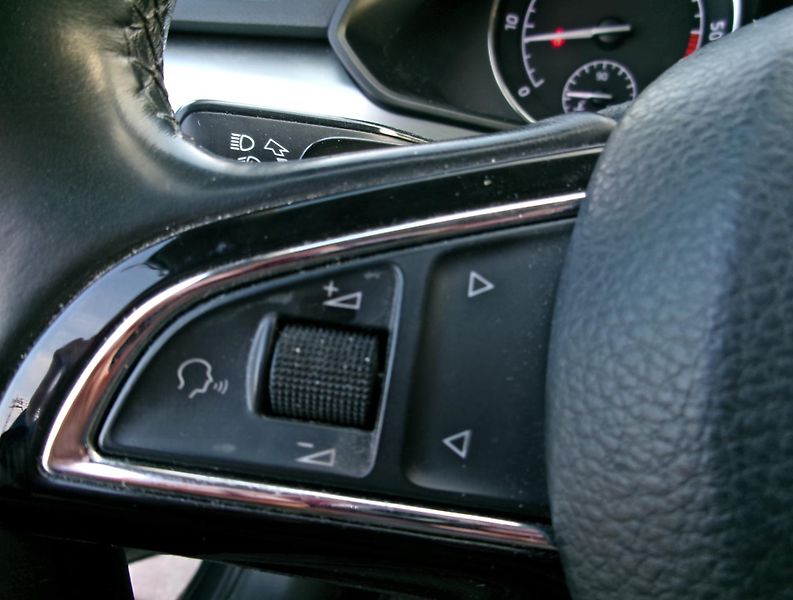 Škoda Superb 2.0 TDI NAVI AUTOKLIMA  - fotka 18 z 35