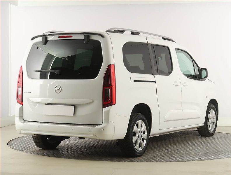 Opel Combo (2022) Maxi Elegance 1.5 CDTI, 7Míst - fotka 5 z 24