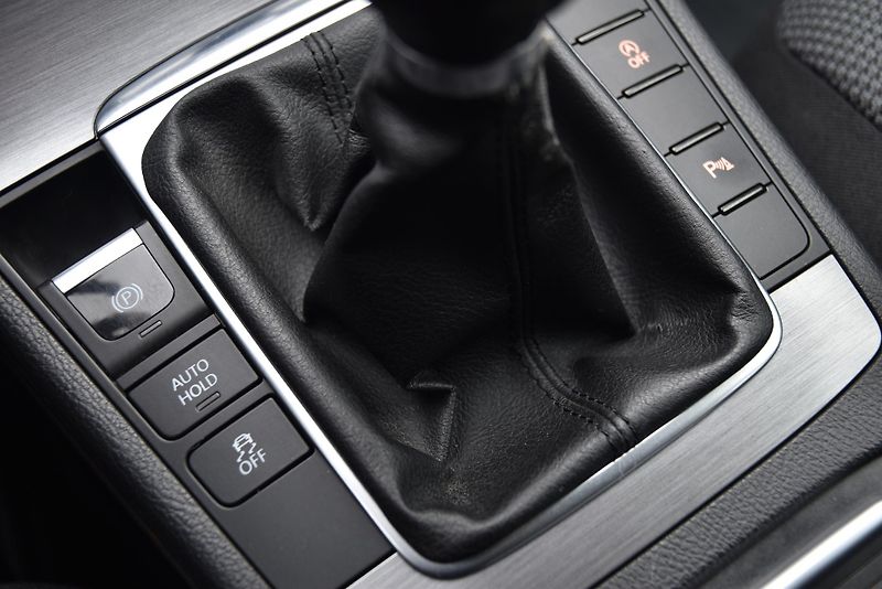 Volkswagen Passat 2.0 TDi CR COMFORTLINE, VÝHŘEV - fotka 26 z 50
